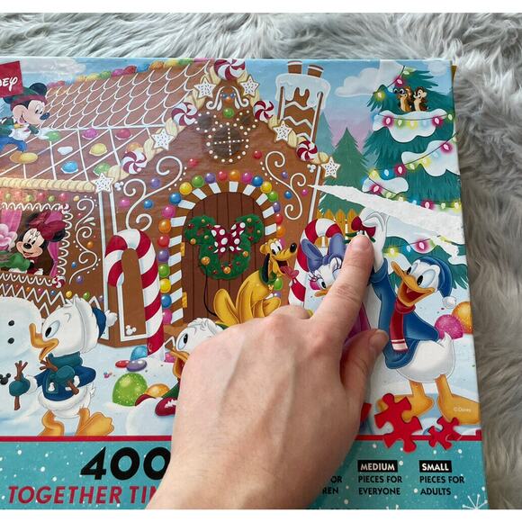 400 Pc Disney Mickey Minnie Together Time Holiday Gingerbread House Puzzle - Picture 3 of 4